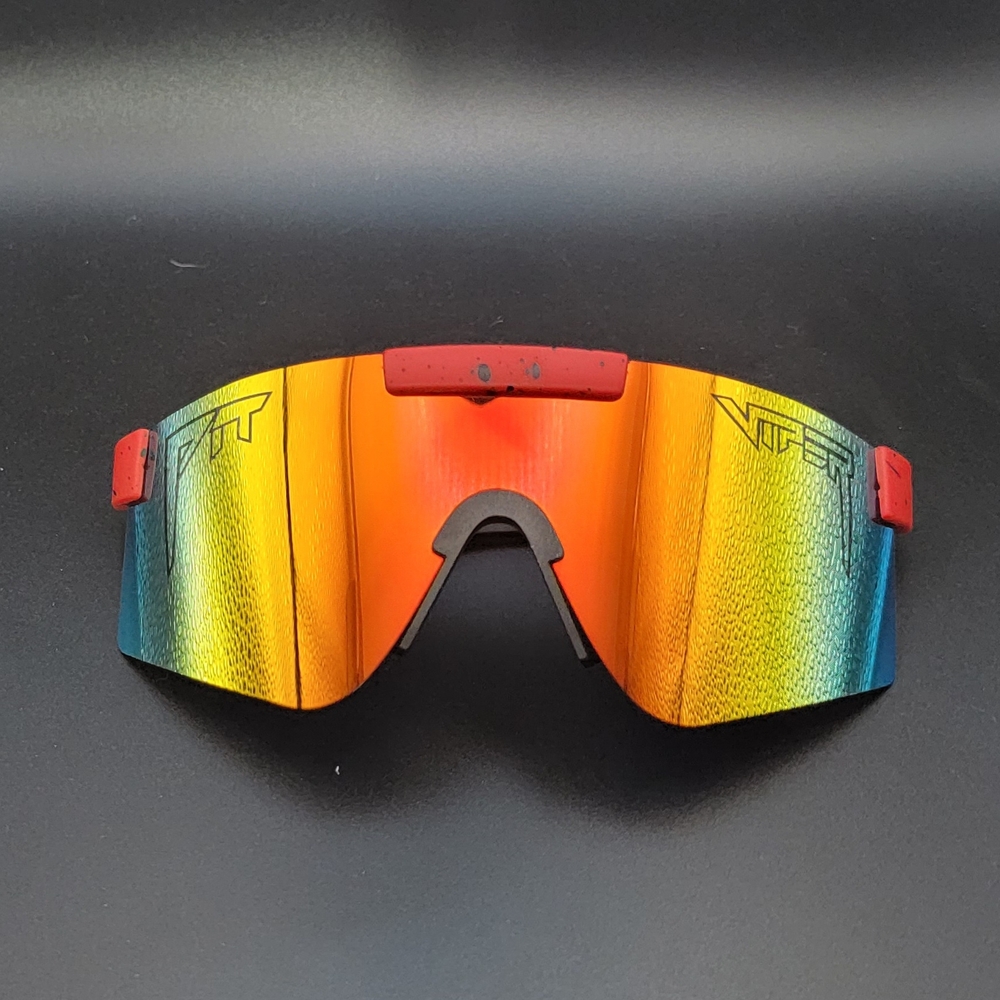 Chic Black Sunglasses with UV Protection and Sleek Design